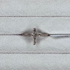 R042 | Champagne Diamond Cross Ring